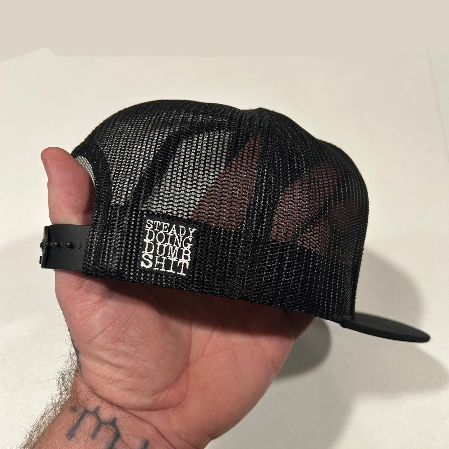 BLACK LOGO TRUCKER